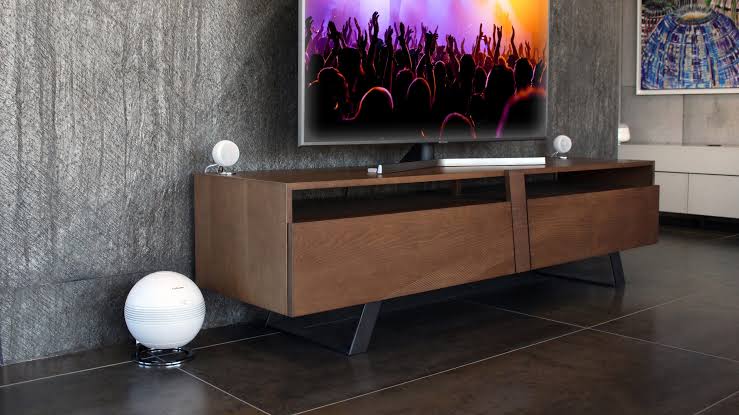 Cabasse connected loudspeakers in a design-forward listening space